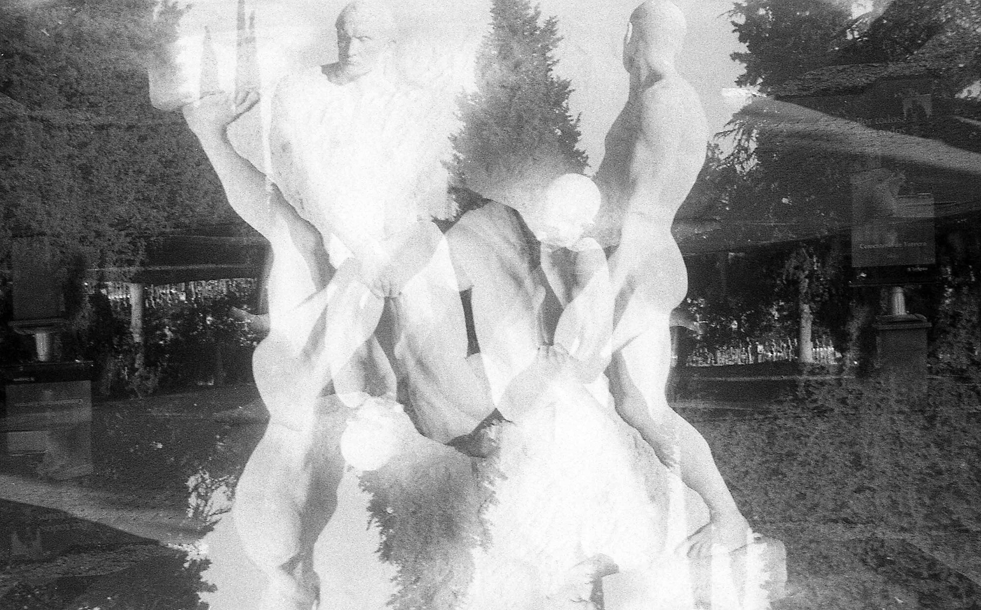Arte funerario - monumento a la fosa común